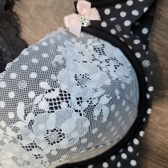 Victoria's secret bra bundle. Great condition. - Picture 4 of 7